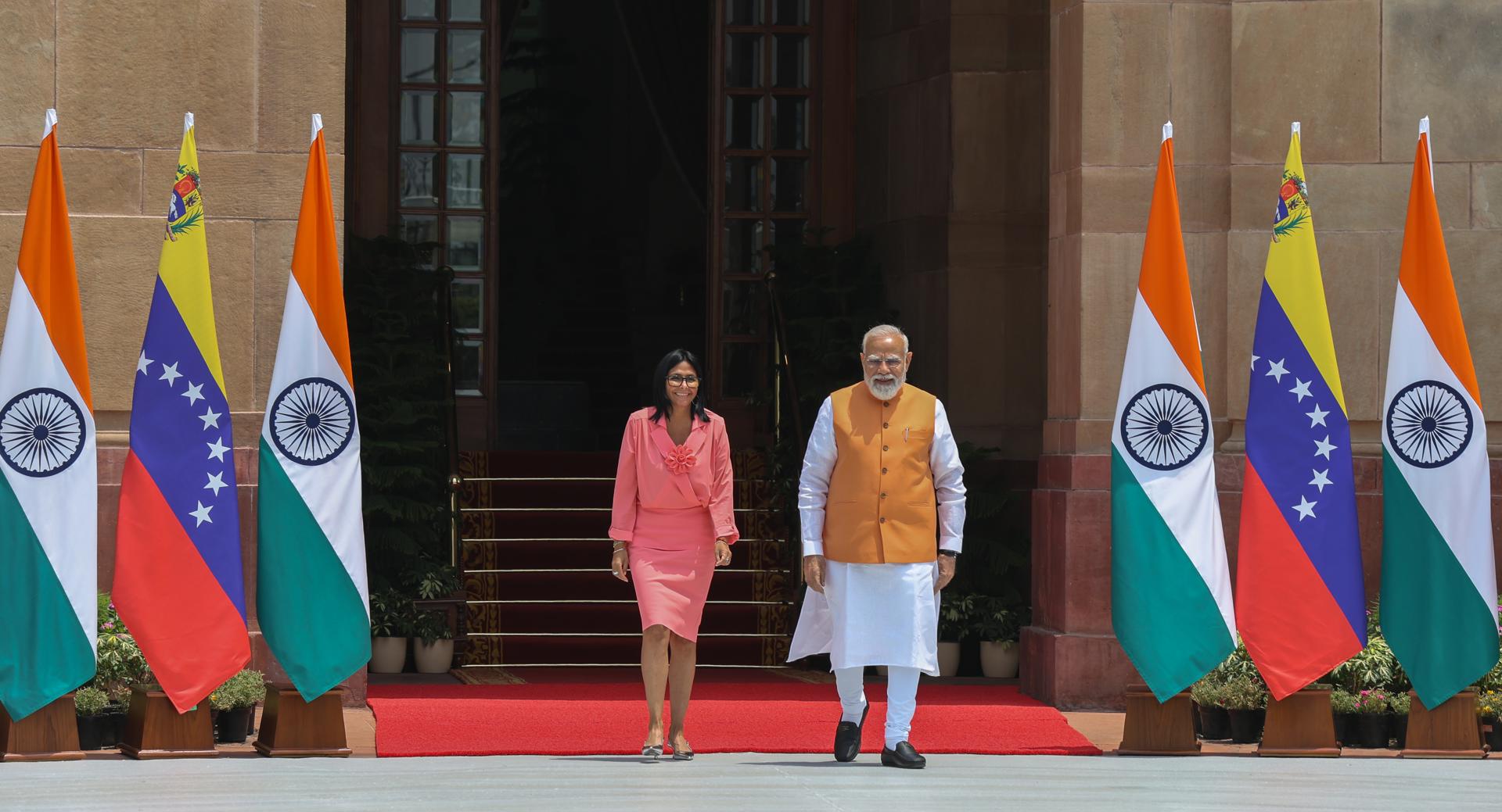 Delcy Rodríguez, presidenta encargada de Venezuela, y Narendra Modi, primer ministro de la India, durante una reunión bilateral en Hyderabad House, Nueva Delhi.