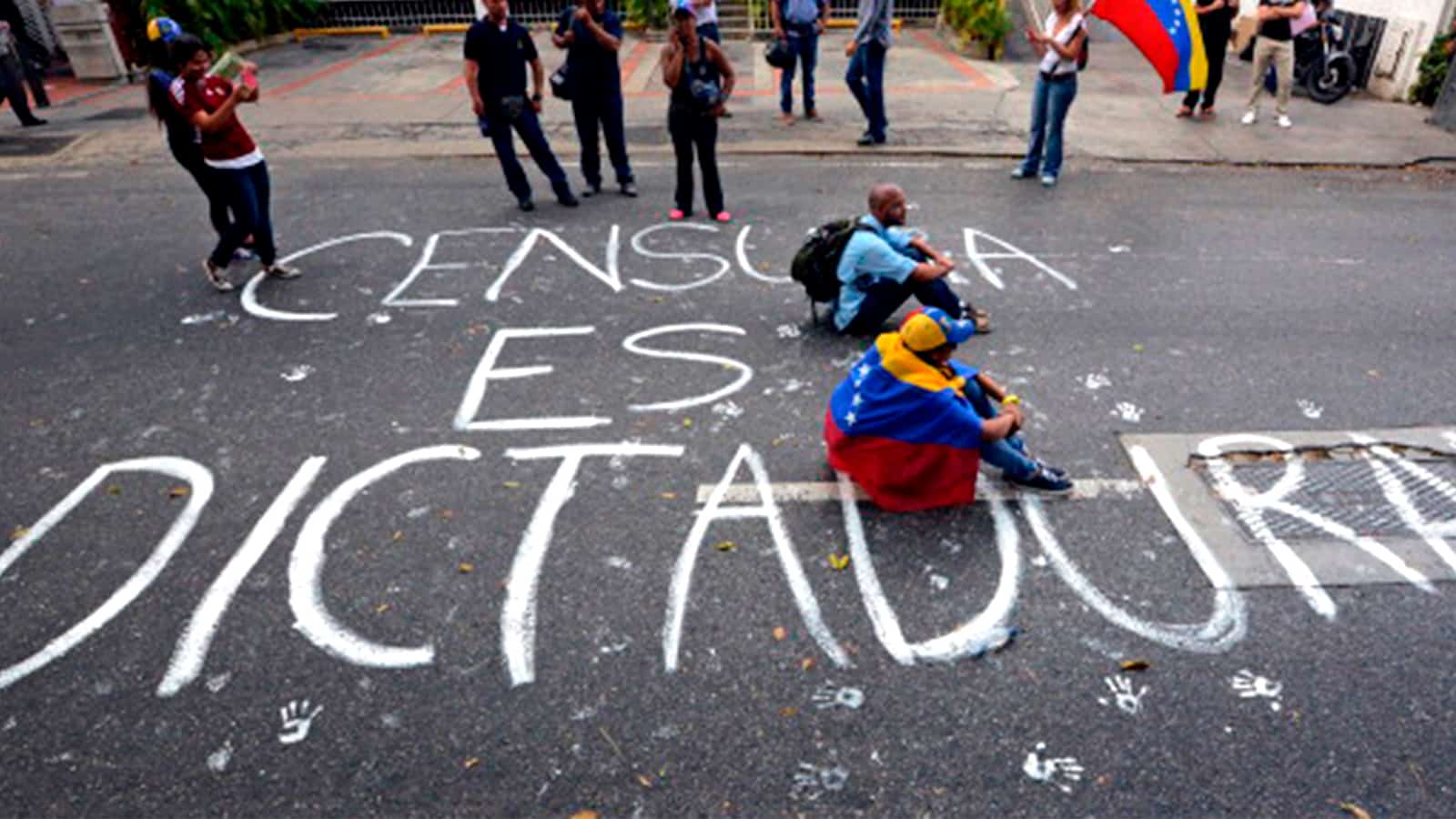 Sede de la Asociación de Periodistas Venezolanos en España, representando la organización y su postura sobre la libertad de prensa en Venezuela.