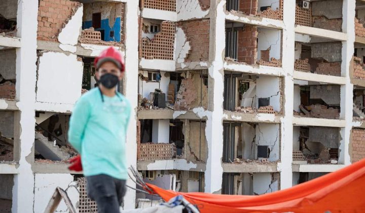 El economista Asdrúbal Oliveros ha proyectado que los daños y pérdidas económicas resultantes de los terremotos ocurridos el pasado 24 de ju