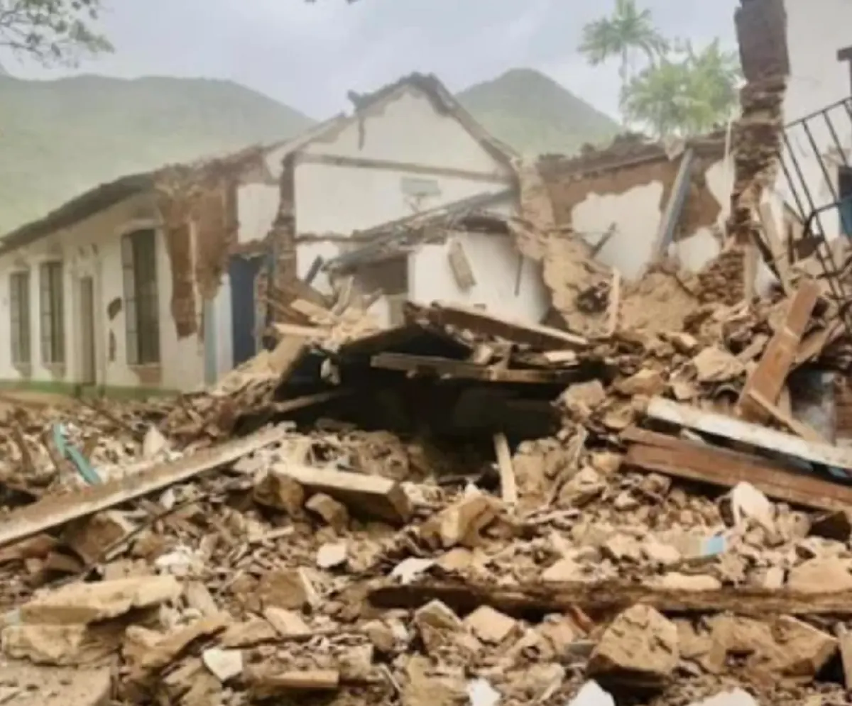 Pacientes siendo atendidos en el Hospital Periférico de Catia tras los terremotos.