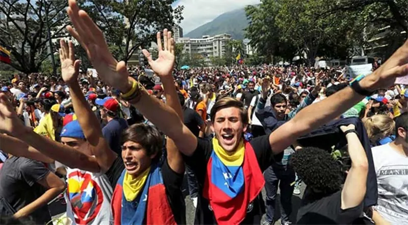 Un informe reciente expone las complejas estrategias que los Estados autoritarios, incluyendo Venezuela, emplean para sofocar el activismo d