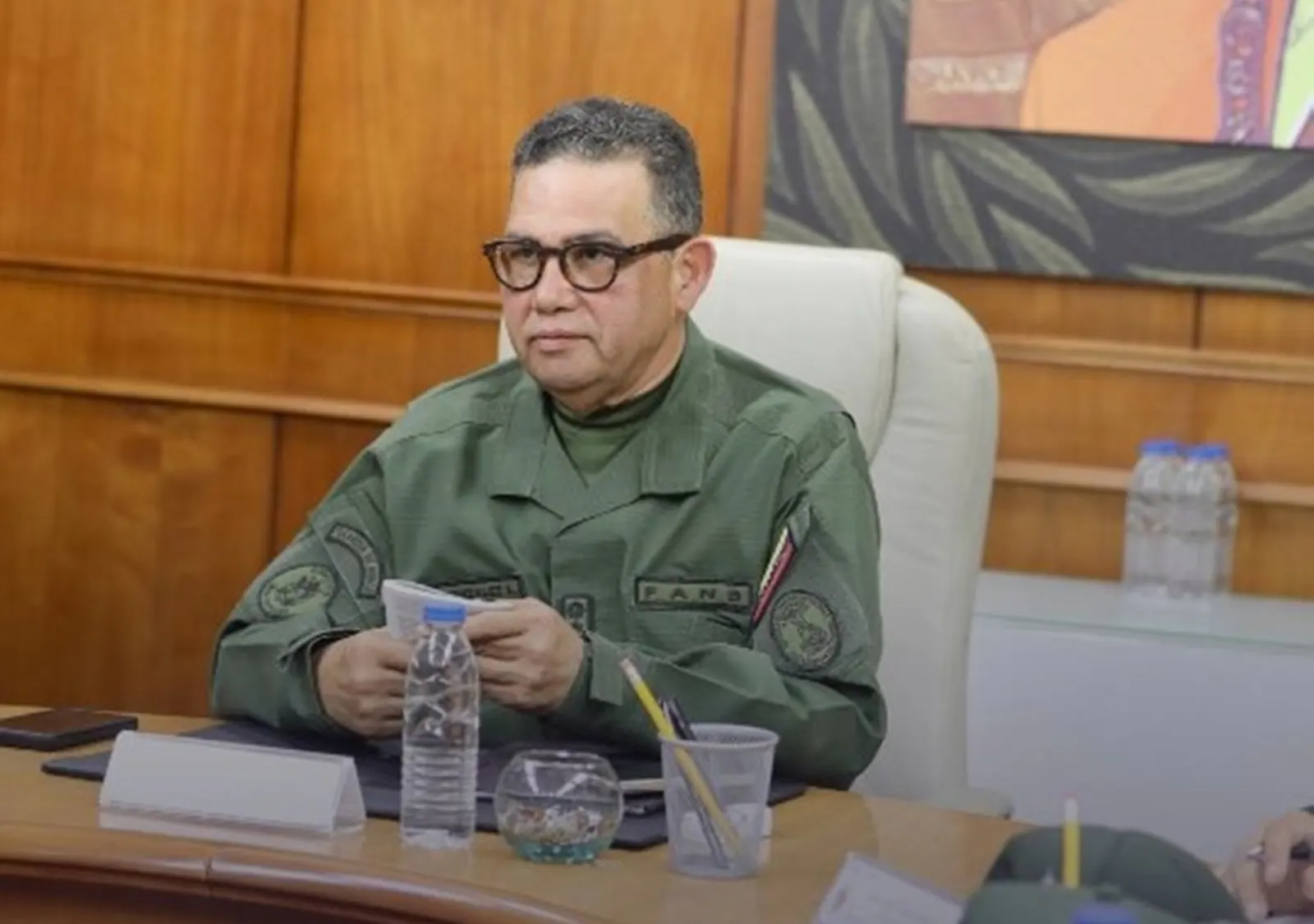 El Ministro de Defensa de Venezuela, Gustavo González López, habla durante un acto oficial ante oficiales de la Fuerza Armada Nacional Bolivariana.