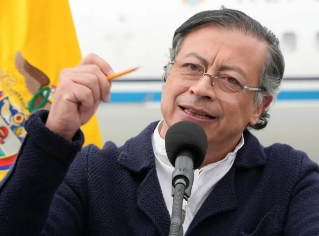 El presidente de Colombia, Gustavo Petro, durante un discurso alertando sobre presiones internacionales para la dolarización en Venezuela.