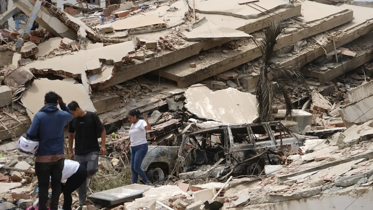 La Guaira se encuentra en un estado de shock y desesperación tras los fuertes terremotos de magnitud 7.2 y 7.5 que sacudieron Venezuela. Más