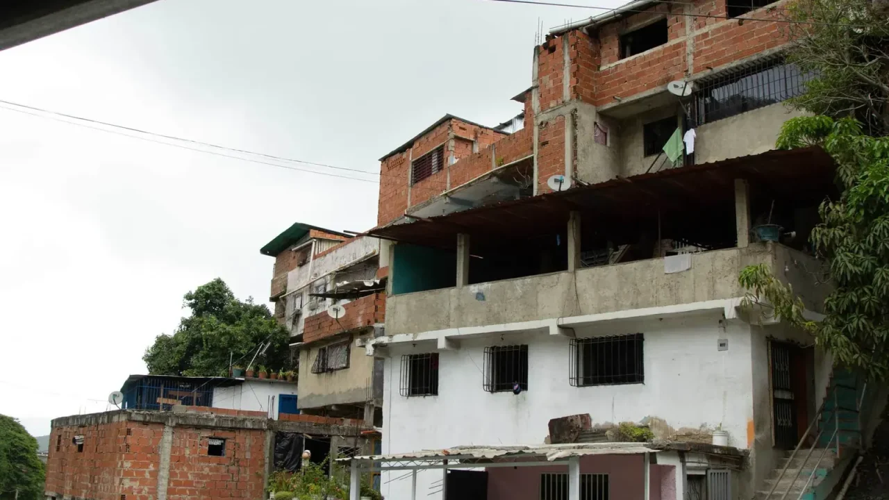 Caracas enfrenta una creciente vulnerabilidad ante la temporada de lluvias, una situación que se agrava por la obsolescencia de su sistema d