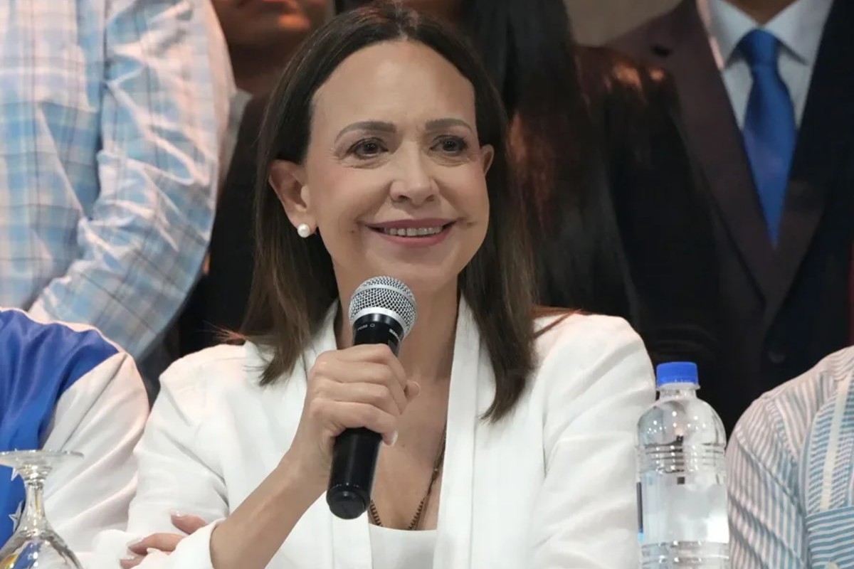 Fotografía de María Corina Machado en un evento político en Venezuela