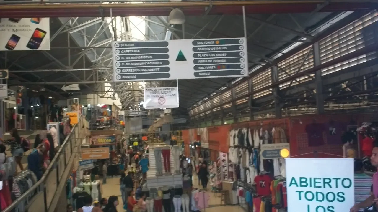 Fiscalizan comercios en El Cementerio por presuntos cobros irregulares