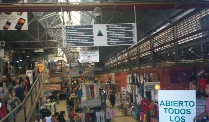 Fiscalizan comercios en El Cementerio por presuntos cobros irregulares