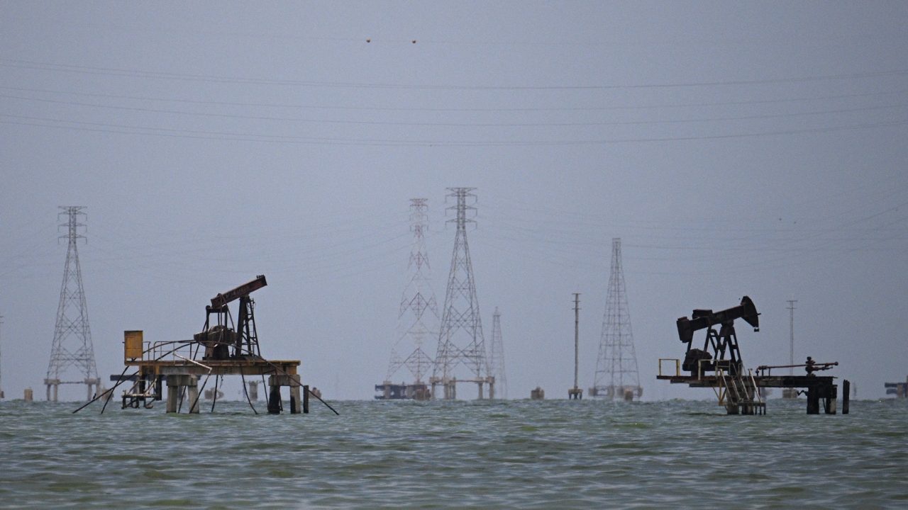 Embajada de EE. UU. reporta repunte en exportaciones petroleras de Venezuela a 1,25 millones de barriles diarios