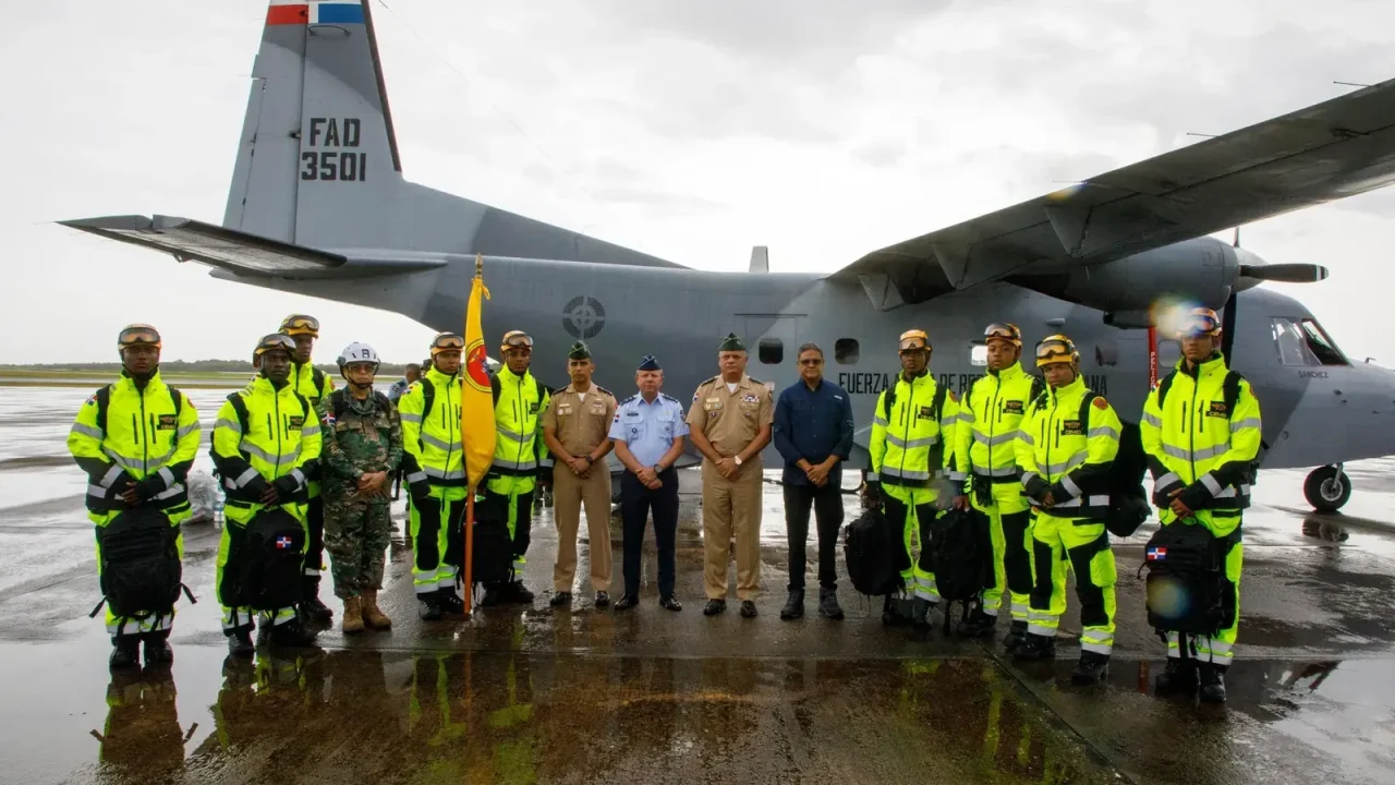 El jueves, un equipo especializado en búsqueda y rescate en estructuras colapsadas de República Dominicana aterrizó en Venezuela. Este conti