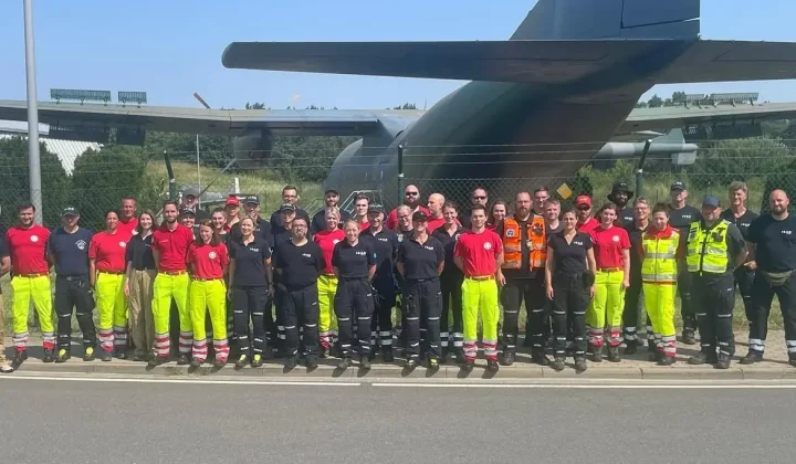 Un equipo médico de emergencias conjunto, compuesto por 41 expertos voluntarios de las organizaciones alemana ISAR Germany y austriaca Samar