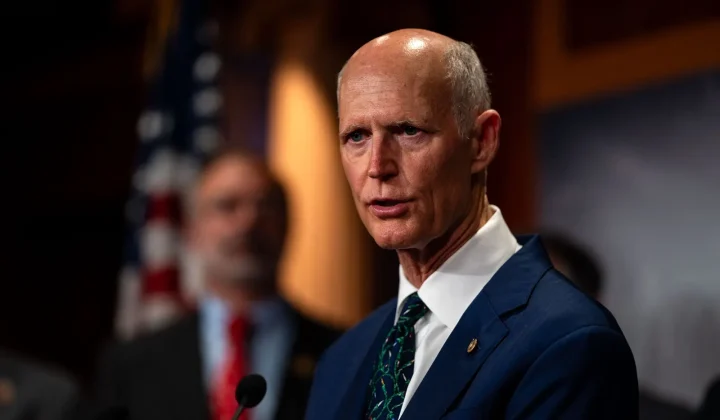 El senador republicano Rick Scott ha intensificado su postura respecto a la situación política en Venezuela, exigiendo que se fije una fecha