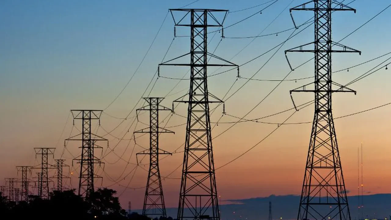 Colombia ha dado un paso significativo hacia la mejora de la infraestructura energética regional al anunciar una inversión sustancial destin