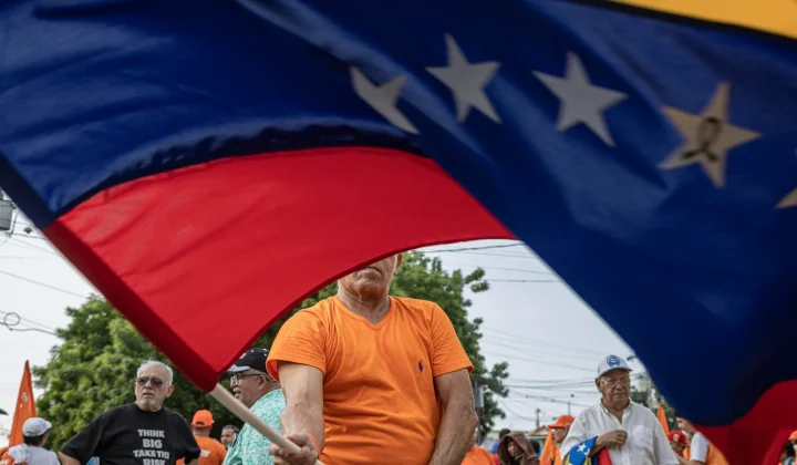 Tres figuras prominentes de la oposición venezolana, José Guerra, Yon Goicoechea y José Luis Pirela, han retornado al país tras años de exil