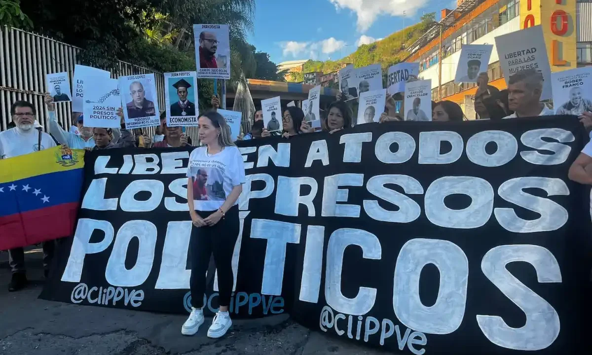 Excarcelan a 14 militares presos políticos bajo medidas cautelares