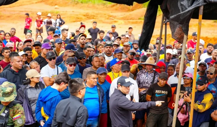 El ministro de Desarrollo Minero de Venezuela, Héctor Silva, realizó una visita a Las Claritas, una localidad clave en el corazón del sector
