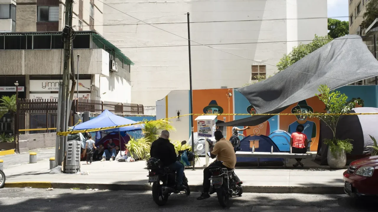 Caracas sobrelleva el luto y la incertidumbre tras una semana de sismos