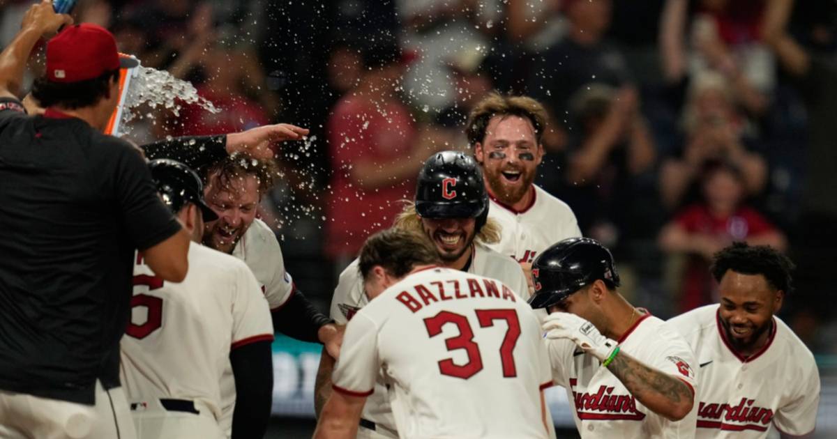 El infielder venezolano Brayan Rocchio se convirtió en el héroe de los Guardianes de Cleveland al conectar un cuadrangular de oro en la nove