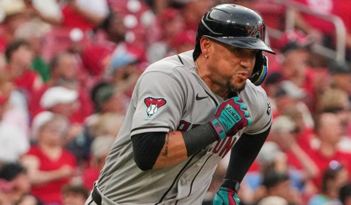 Ildemaro Vargas brilla en la MLB con jornada ofensiva destacada
