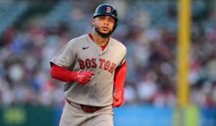 Willson Contreras sufre lesión en el pie y pone en duda su participación en el Home Run Derby