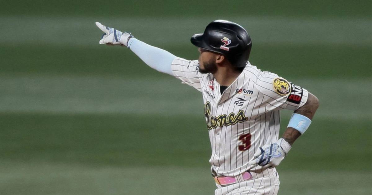 La Liga Venezolana de Beisbol Profesional (LVBP) es escenario de innumerables hazañas y récords que quedan grabados en la memoria de los afi