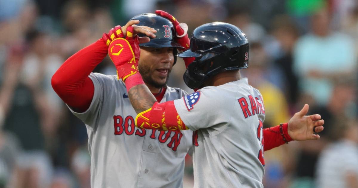 Dos venezolanos lideran el resurgir de los Medias Rojas de Boston en julio