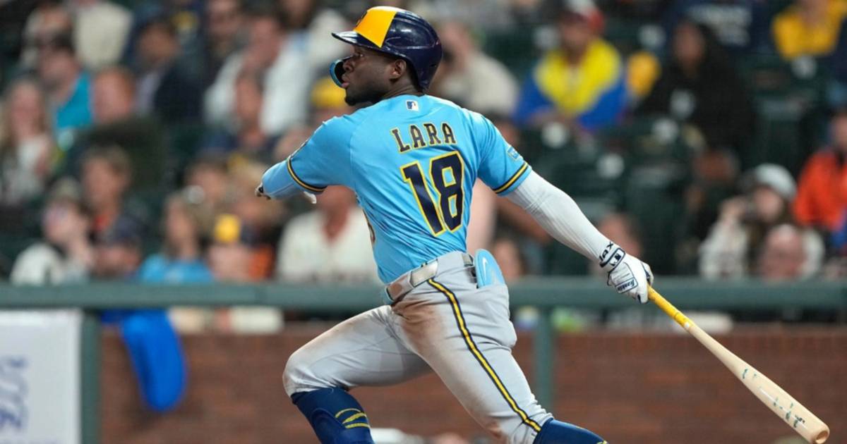 Luis Lara sigue encendido: el novato venezolano mantiene su ofensiva con los Cerveceros de Milwaukee
