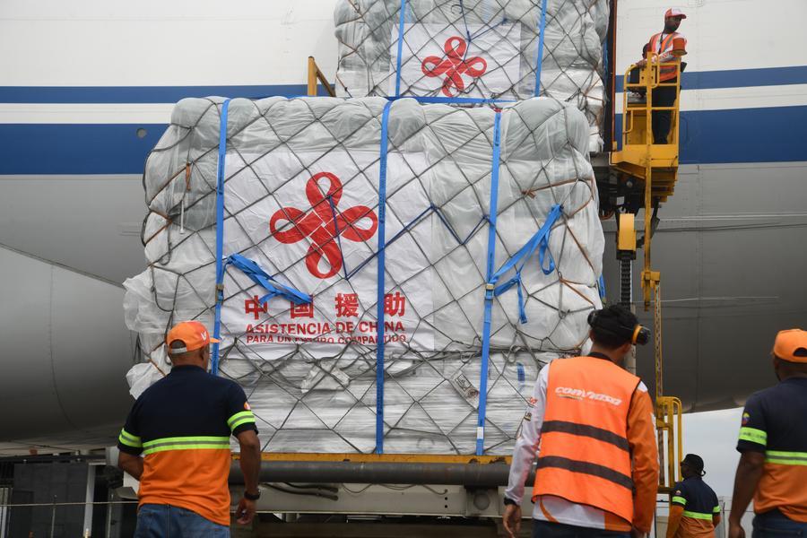 Primer cargamento de ayuda humanitaria china llega a Venezuela tras terremotos