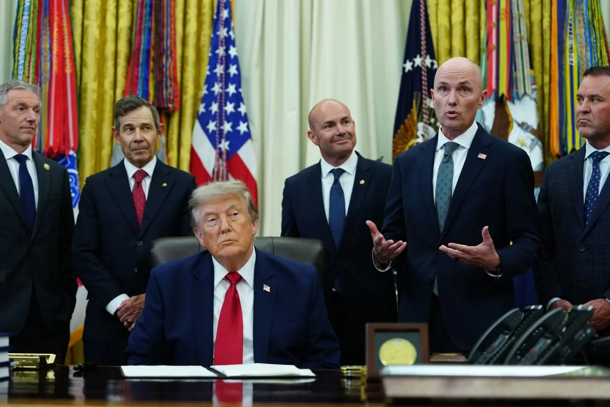 El presidente de Estados Unidos, Donald Trump, habla desde el Despacho Oval en la Casa Blanca.