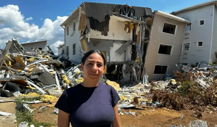 La devastación se cierne sobre el urbanismo Hugo Chávez en Playa Grande, La Guaira, conocido como Ciudad Chávez, donde el reciente terremoto