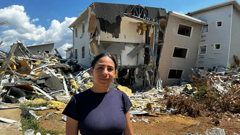 La devastación se cierne sobre el urbanismo Hugo Chávez en Playa Grande, La Guaira, conocido como Ciudad Chávez, donde el reciente terremoto
