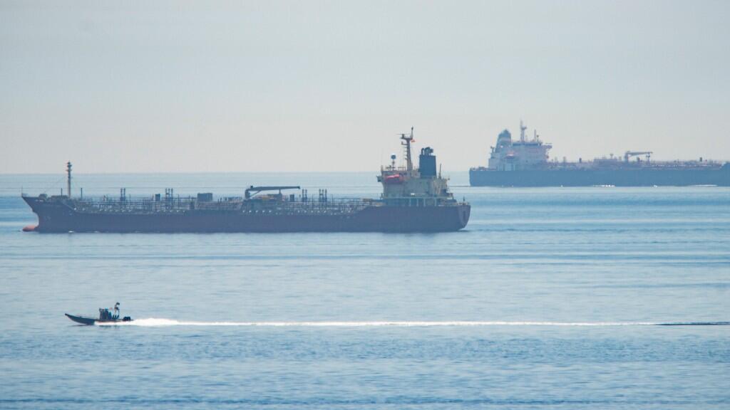 Estados Unidos Restablece Sanciones Petroleras a Irán Tras Ataques en el Estrecho de Ormuz