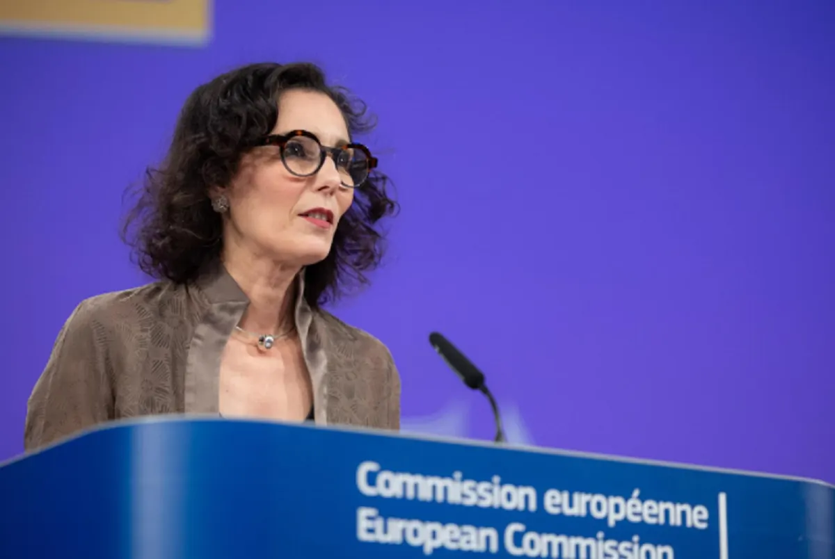 Símbolo de la Unión Europea junto a una bandera de Venezuela.