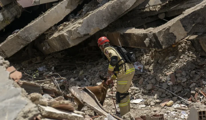 Bomberos españoles relatan la magnitud de la tragedia sísmica en La Guaira