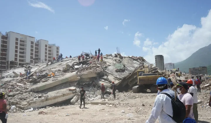La Guaira se esfuerza por recuperarse una semana después de los devastadores terremotos