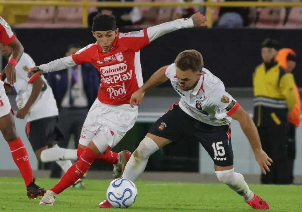 Caracas FC busca remontar ante Santa Fe en la Copa Sudamericana con sede cambiada por los terremotos de junio