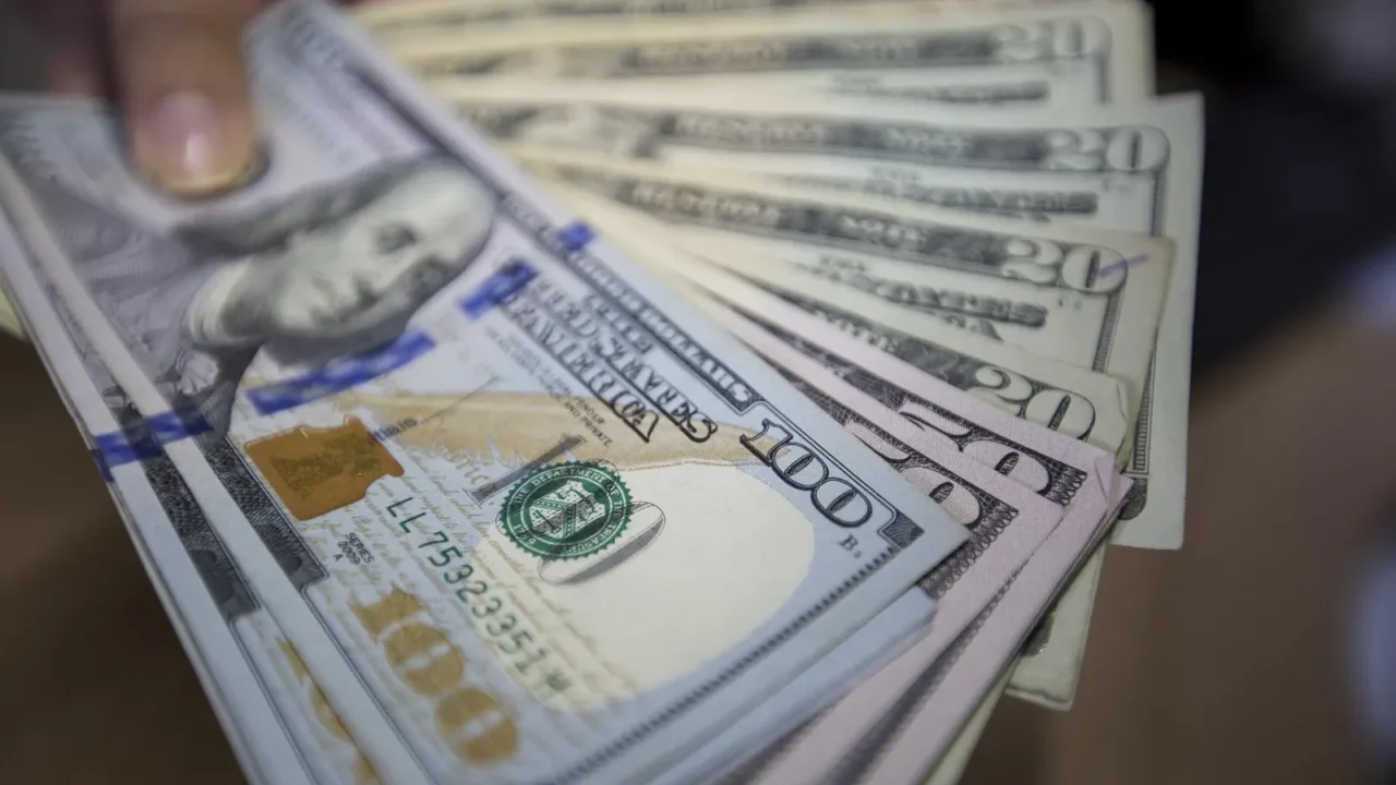Dólar oficial en Venezuela rompe la barrera de los 700 bolívares