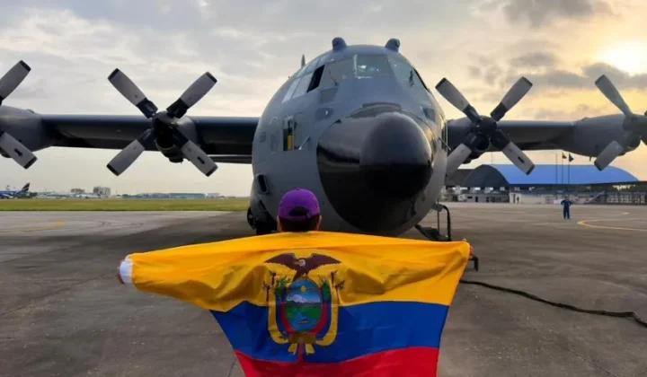 Ecuador envió este viernes un cuarto vuelo cargado con ocho toneladas de ayuda humanitaria a Venezuela, en respuesta a los devastadores terr