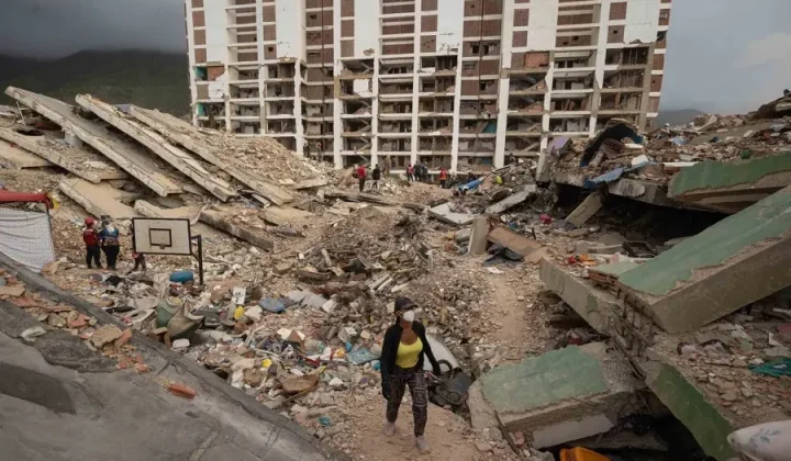 A un mes del doble terremoto: el dilema de las familias desplazadas entre volver o empezar de cero en otras regiones