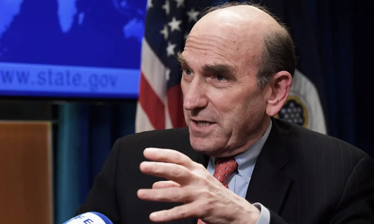 Elliott Abrams critica la estrategia de EE. UU. y el respaldo a Delcy Rodríguez