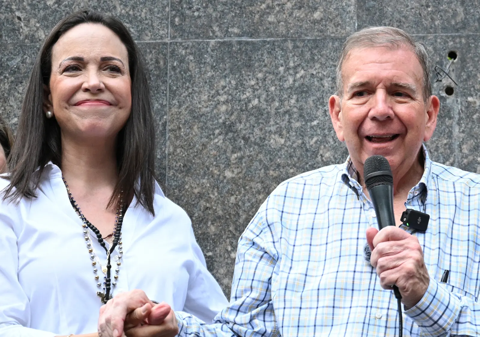 María Corina Machado y Edmundo González Urrutia liderando una reunión con políticos opositores en Venezuela.