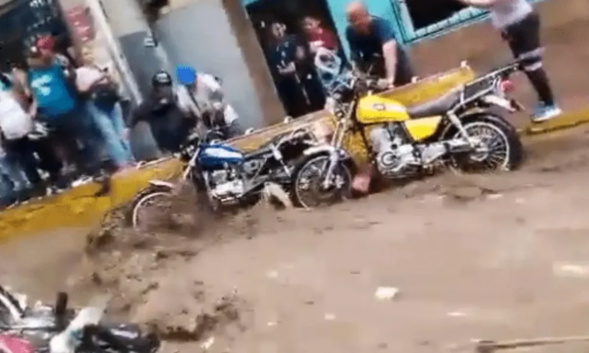 Lluvias torrenciales dejan inundaciones y deslizamientos en Caracas y la autopista Caracas-La Guaira