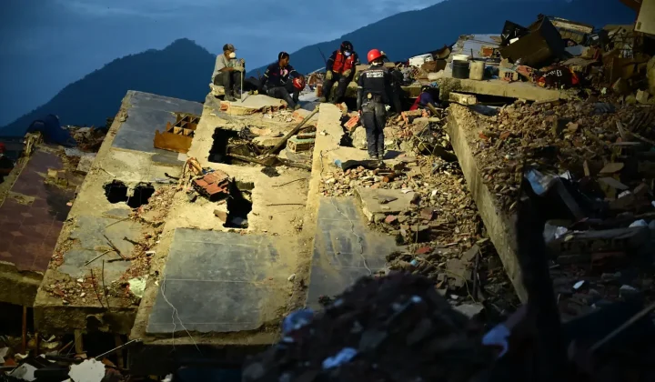 Rescatistas voluntarios narran la angustia y esperanza tras los terremotos en Venezuela