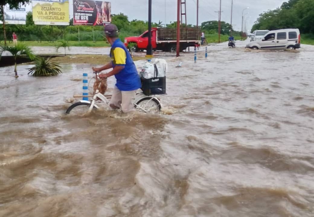 Niña muere arrastrada por crecida del río La Miel de Sarare en Lara, reportan múltiples emergencias por lluvias en Venezuela
