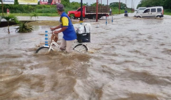 Niña muere arrastrada por crecida del río La Miel de Sarare en Lara, reportan múltiples emergencias por lluvias en Venezuela