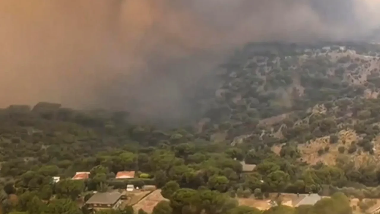 Incendio forestal en Madrid obliga a desalojar la estación de la NASA en Robledo de Chavela