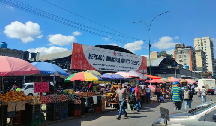 Caracas. «Ni siquiera con esta tragedia de los terremotos los precios de los alimentos dejaron de aumentar». La afirmación de un comprador h