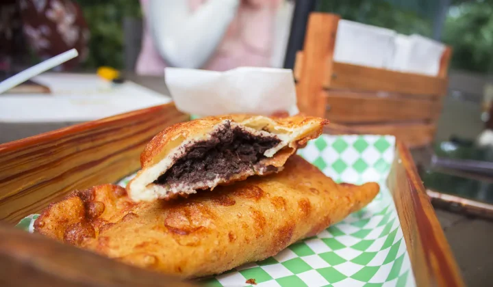 El condado de Osceola, en Florida, a través de su autoridad oficial de turismo, Experience Kissimmee, ha incluido las empanadas venezolanas