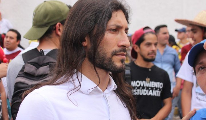 Renzo Prieto regresa a Venezuela para ofrecer apoyo tras terremotos en La Guaira