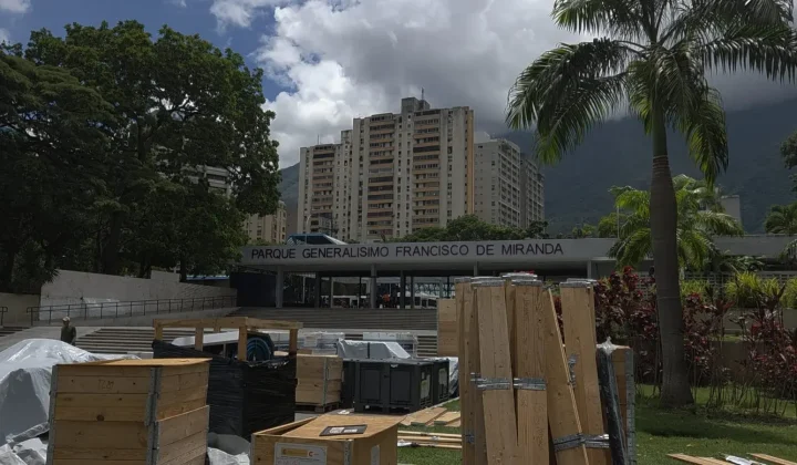 Hospital español de campaña asiste en el Parque del Este tras el sismo